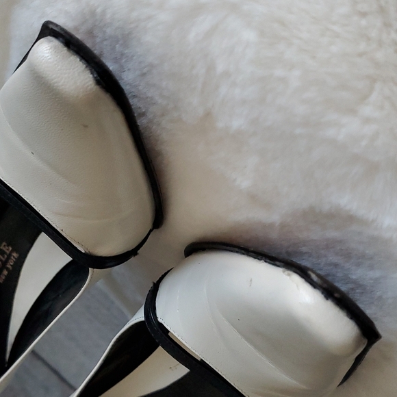 KENNETH COLE NEW YORK IVORY HEELS LEATHER SIZE 6 VINTAGE CLASSIC BLACK WHITE - Picture 5 of 14